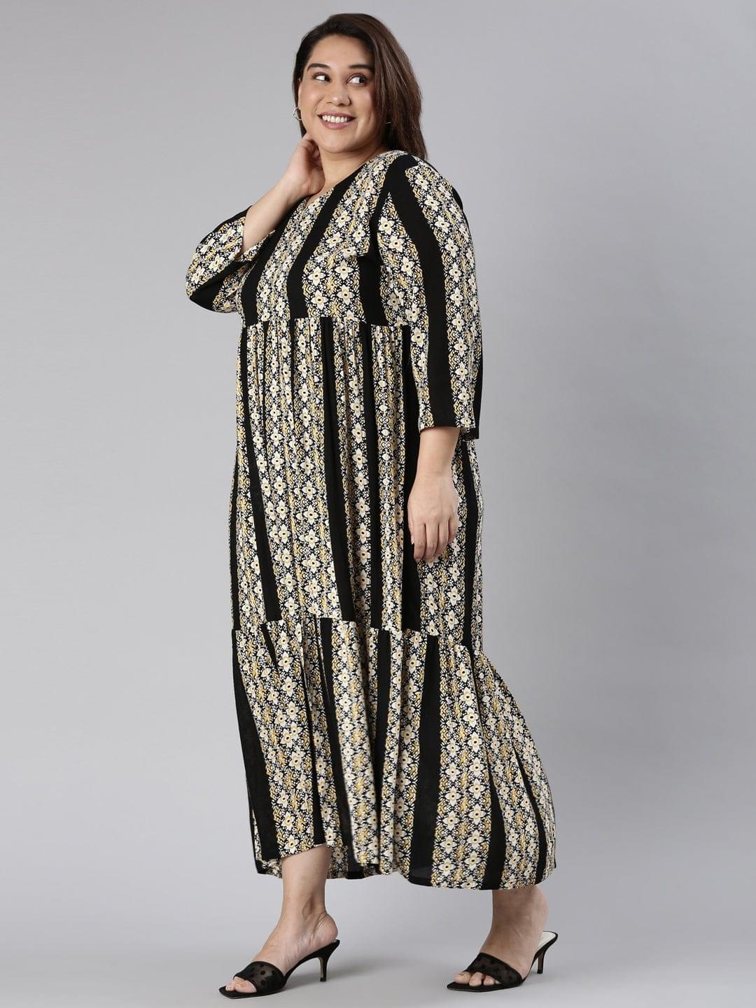  A-line black floral Tired maxi dress for plus size womens 